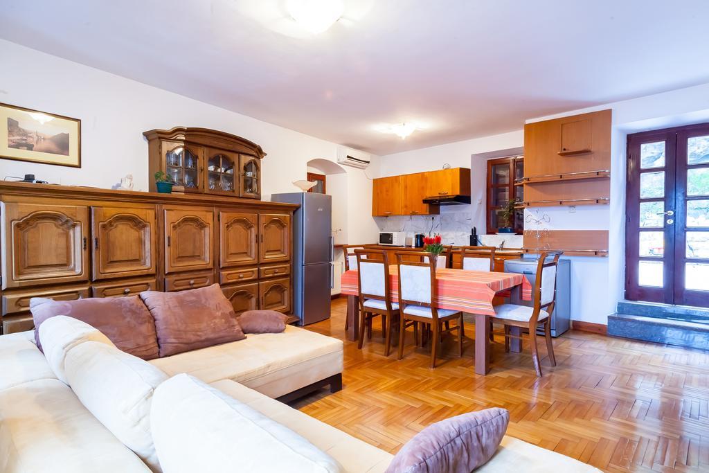 Villa & Apartments Perasto المظهر الخارجي الصورة