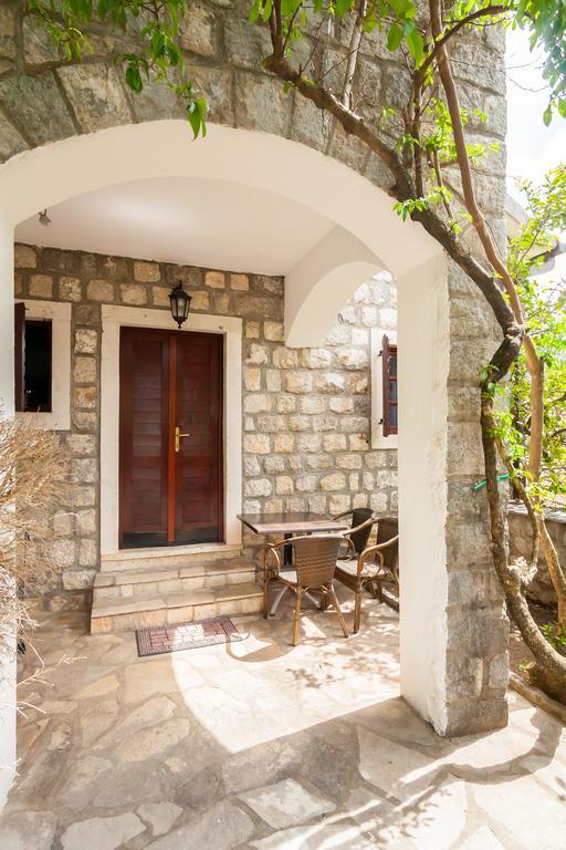 Villa & Apartments Perasto المظهر الخارجي الصورة