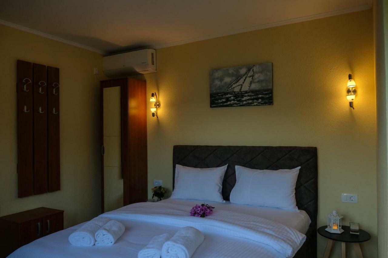 Villa & Apartments Perasto المظهر الخارجي الصورة